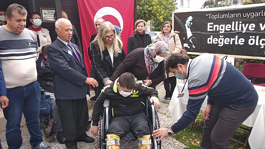 Engelli Çocukları Sevindirdiler