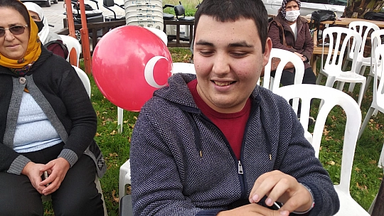 Engelli Çocukları Sevindirdiler