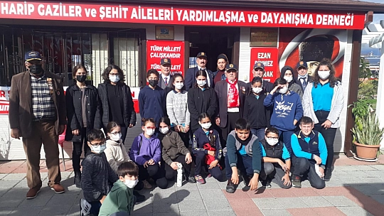 Öğrencilerden Gaziler ve Şehit Aileleri Derneği'ne Ziyaret