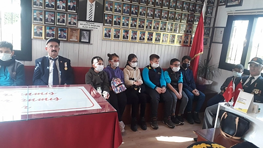 Öğrencilerden Gaziler ve Şehit Aileleri Derneği'ne Ziyaret