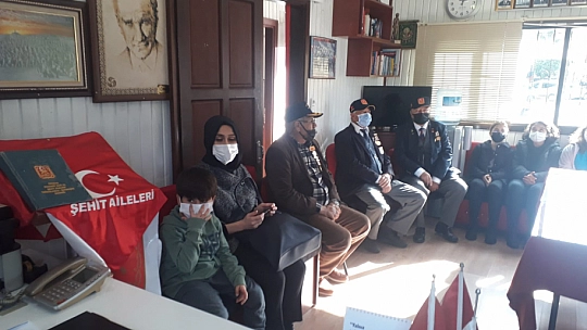 Öğrencilerden Gaziler ve Şehit Aileleri Derneği'ne Ziyaret