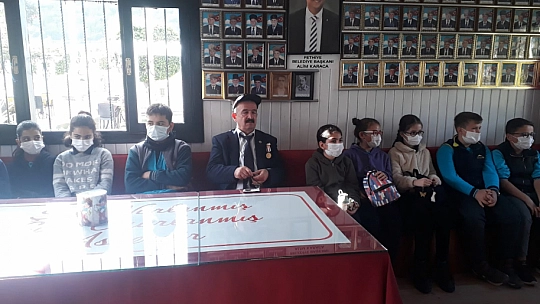 Öğrencilerden Gaziler ve Şehit Aileleri Derneği'ne Ziyaret