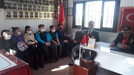 Öğrencilerden Gaziler ve Şehit Aileleri Derneği'ne Ziyaret