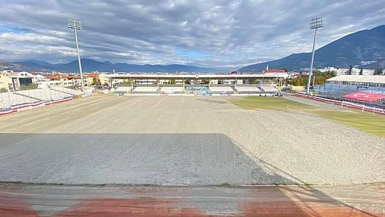 Fethiyespor 2. Yarı için çim yeniliyor