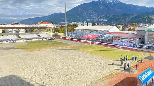 Fethiyespor 2. Yarı için çim yeniliyor