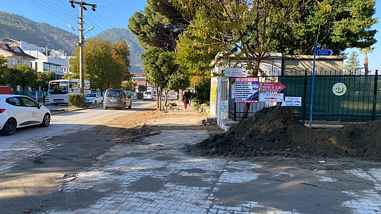 Fethiye'de Yol ve Alt Yapı Çalışmaları Devam Ediyor