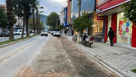 Fethiye'de Yol ve Alt Yapı Çalışmaları Devam Ediyor