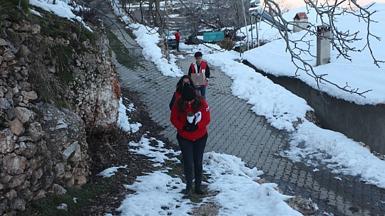 Kızılay Karlı Yolları Aşarak İhtiyaç Sahiplerine Ulaşıyor