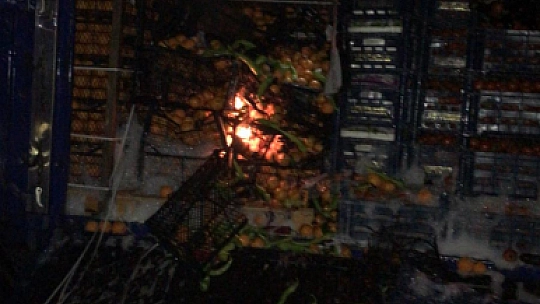 Alevler geceyi aydınlattı