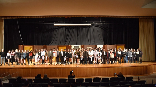 Genç Tiyatrocuların 'Karmakarışık' Oyunu Büyük İlgi Gördü