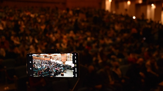 Genç Tiyatrocuların 'Karmakarışık' Oyunu Büyük İlgi Gördü