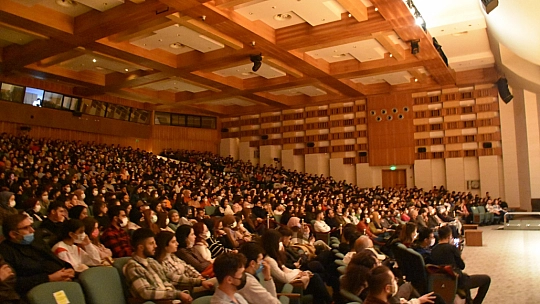 Genç Tiyatrocuların 'Karmakarışık' Oyunu Büyük İlgi Gördü