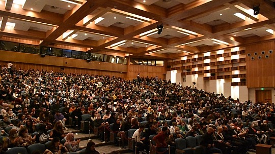 Genç Tiyatrocuların 'Karmakarışık' Oyunu Büyük İlgi Gördü