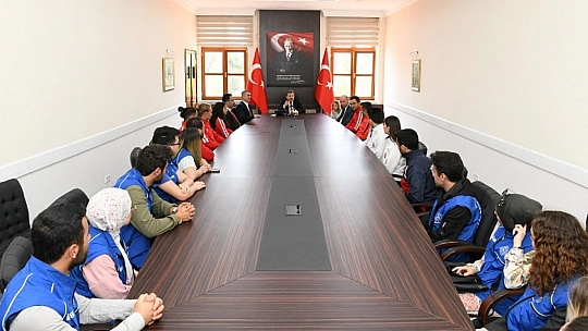 Vali Orhan Tavlı, Şampiyon Sporcular ve Gönüllü Gençlerle Bir Araya Geldi