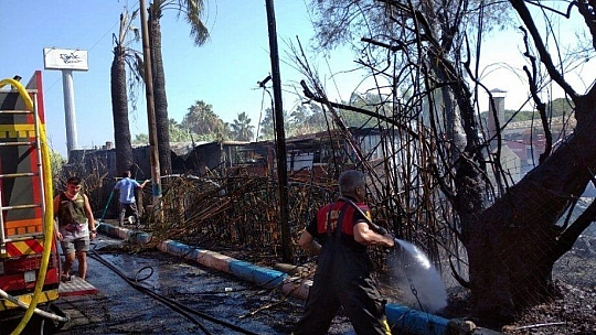 Yangına müdahale eden herkes yandı: 15 yaralı