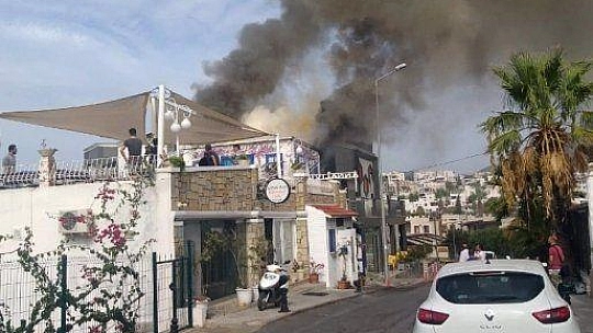 Yardım etmeye gitti, dükkanının yandığını görünce şok yaşadı