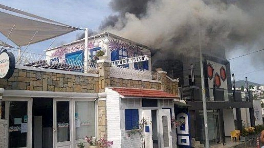 Yardım etmeye gitti, dükkanının yandığını görünce şok yaşadı