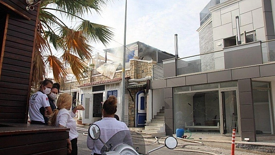 Yardım etmeye gitti, dükkanının yandığını görünce şok yaşadı