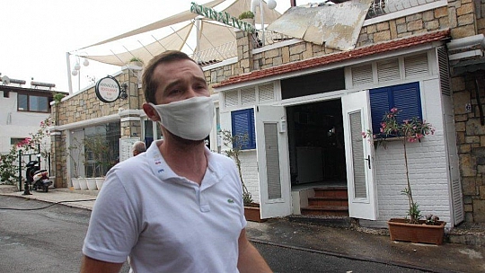 Yardım etmeye gitti, dükkanının yandığını görünce şok yaşadı