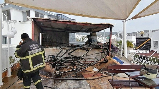 Yardım etmeye gitti, dükkanının yandığını görünce şok yaşadı