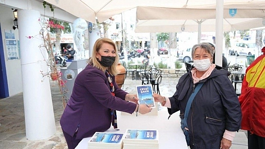 Yaşlılara Saygı Haftası'nda Cevat Şakir kitabı hediye edildi