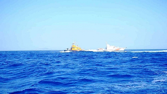 YUNAN SAHİL GÜVENLİĞİ, YELKENLİ TEKNEYİ TACİZ ETTİ, TÜRK ASKERİ 'ROTANIZI DEĞİŞTİRMEYİN, TAM YOL İLERİ' DEDİ