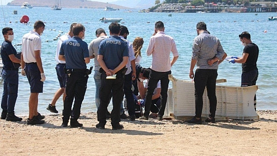 Yüzerken cesetle karşılaştılar