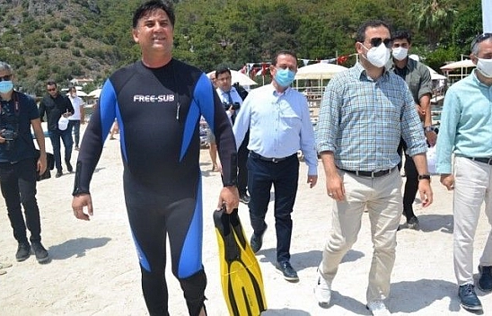 Dalgıç başkandan deniz dibi temizliği