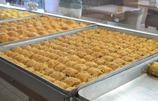 Fethiye'de Bayram Öncesi Tatlı Yoğunluğu