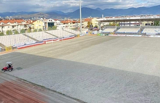 Fethiyespor 2. Yarı için çim yeniliyor