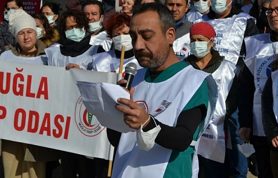 Tıp Bayramı'nda doktorlardan eylem