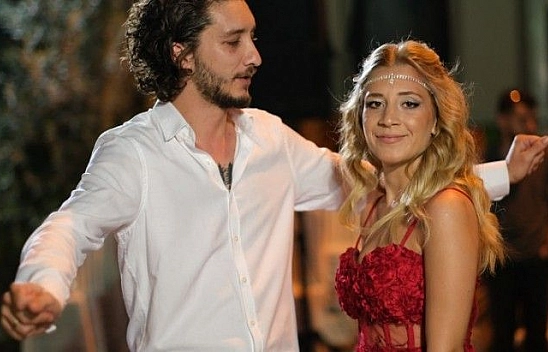 Begüm ile Mert çiftinin kınası coşkulu geçti