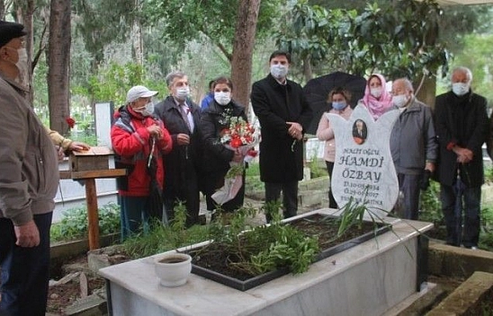Sanatçı Hamdi Özbay mezarı başında anıldı