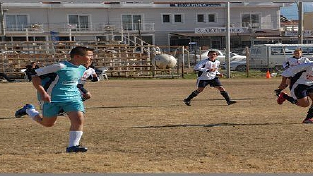 YILDIZ ERKEKLER FUTBOL ŞAMPİYONASI GOLLÜ GEÇİYOR