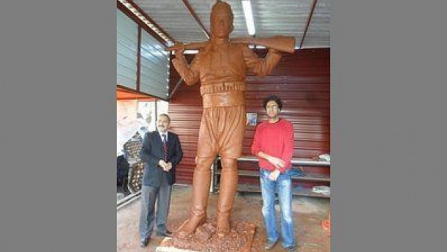 DEMİRCİ MEHMET EFE'NİN HEYKELİ FETHİYE'DE YAPILDI