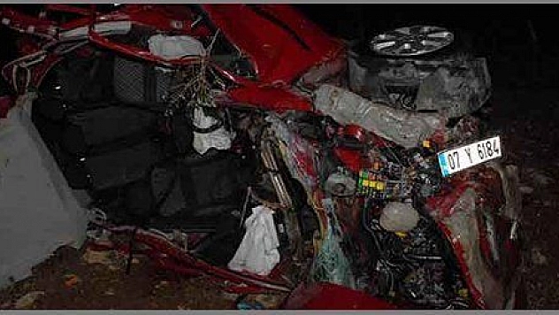  SEYDİKEMER DE KAZA 2 ÖLÜ 1 AĞIR YARALI