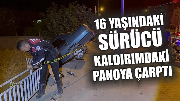 16 yaşındaki sürücü kaldırımdaki panoya çarptı