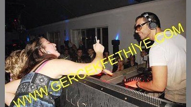 KARADAYI, FETHİYELİ GENÇLERİ KIPIR KIPIR OYNATTI