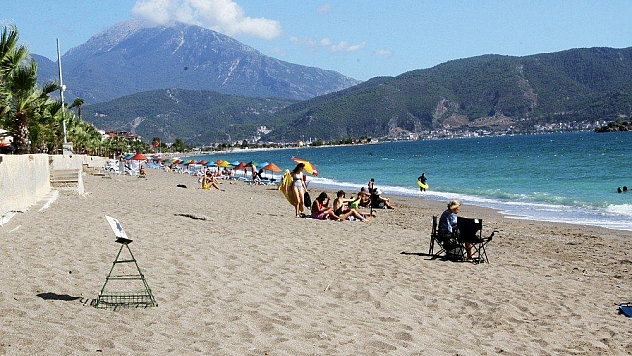 Fethiye'de yavru caretta carettaların denize yolculuğu başladı