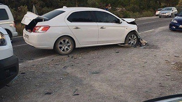 Milas'ta iki otomobil kafa kafaya çarpıştı 4 yaralı