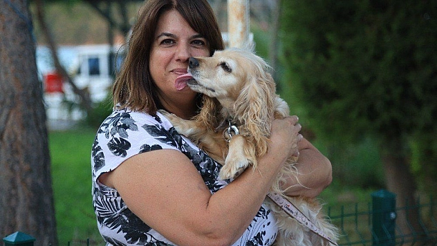 Emily sokak hayvanları için çalışıyor