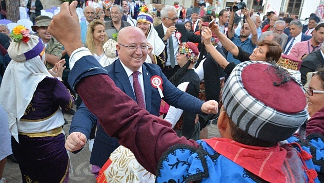 Menteşe Kültür ve Sanat Şenliği baca yakma töreni ile başladı