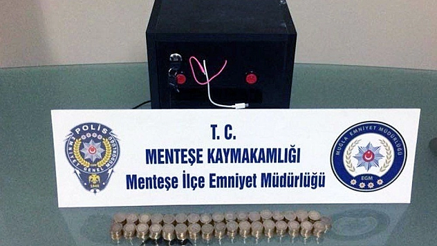 Kahvede kumar makinesi yakalandı