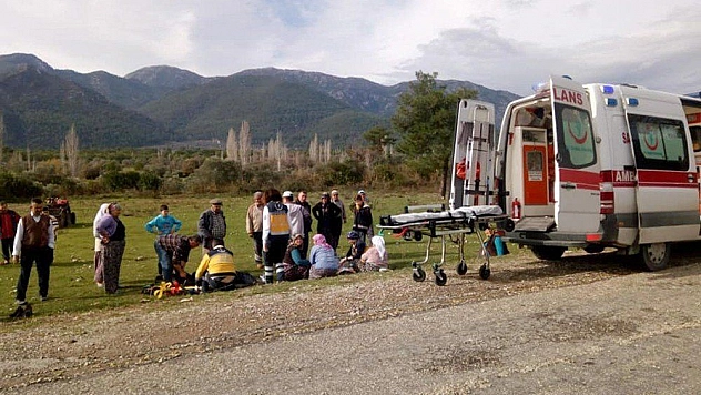 Otomobil Traktöre Çarptı, Yaya Öldü