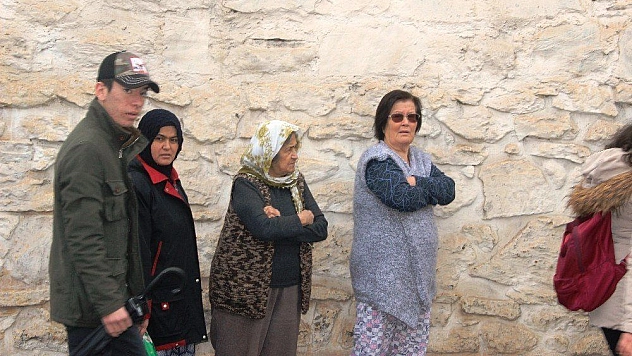 Sabah kalktıklarında otomobillerini enkaz altında buldular