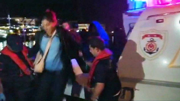 Marmaris'te lastik botta 15 düzensiz göçmen yakalandı