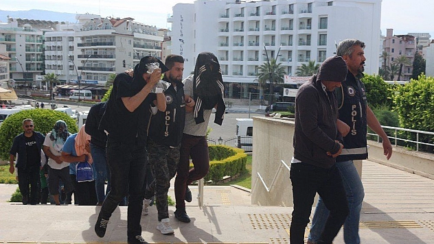 Örgütlü insan kaçakçılığı operasyonunda 14 şüpheli adliyeye sevk edildi