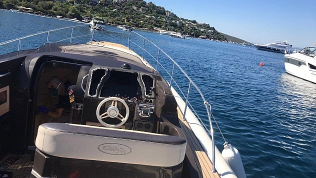 Jet skili hırsızlar iş adamlarının yatlarına dadandı