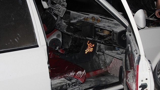 Menteşe'de park halindeki araç yandı