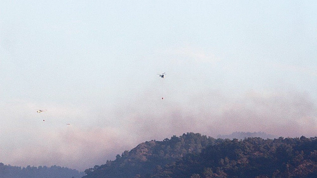 Bakan Pakdemirli Göcek'de 39 saattir müdahale edilen yangını denetledi